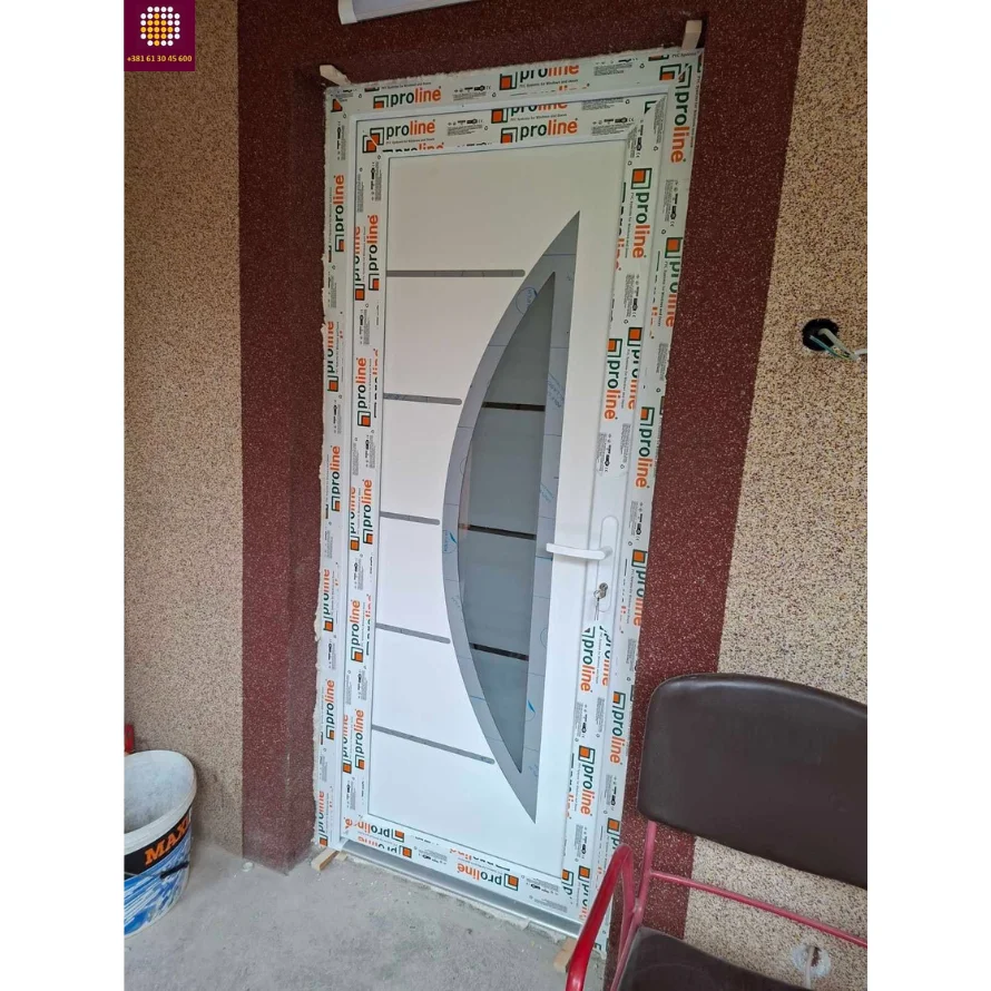 bela ulazna vraza od pvc stolarije